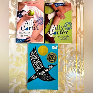 Set/lot of 3 BESTSELLER Ally Carters books